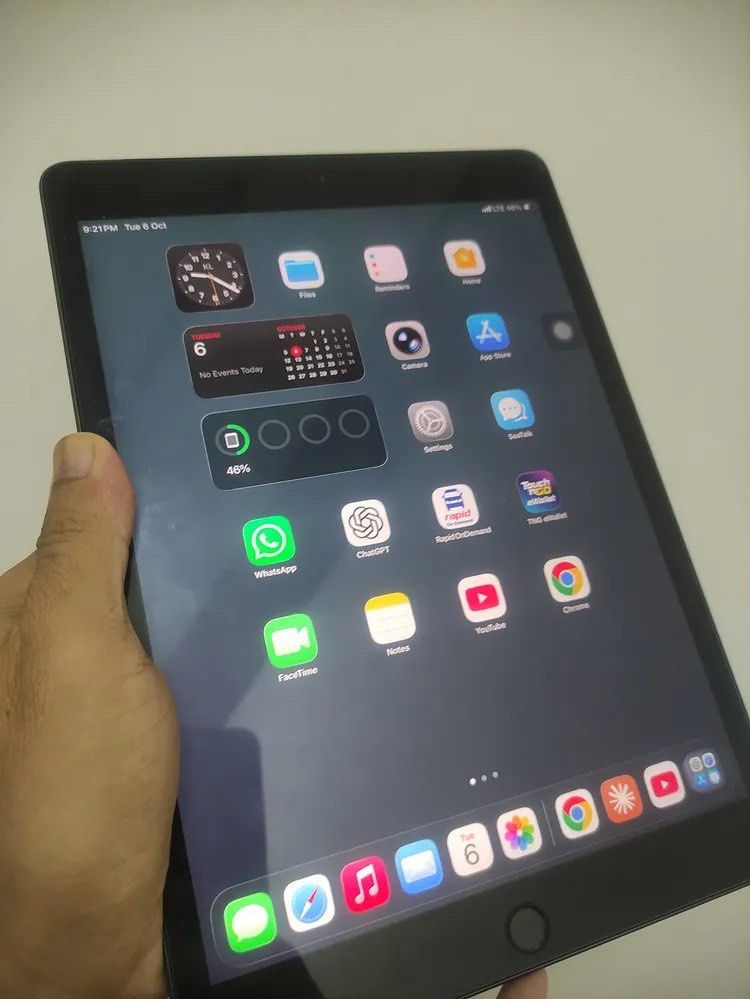 Ipad 8th generation cellular (Category: iPad) located in Kuala Lumpur. Submitted by nursyahira99465 (Listing ID 1468028447, Image 1). Description: Ipad 8th gen Wifi & cellular support ✅ Ipad OS 26.7.1 ✅ 32gb ✅ Berfungsi dengan cemerlang ✅ Refer gambar untuk condition ✅ Sesuai untuk yang study dan nak guna untuk anak2 ✅ Tak heavy use guna hanya untuk “coding” Harga RM600 nego Location Subang murni.