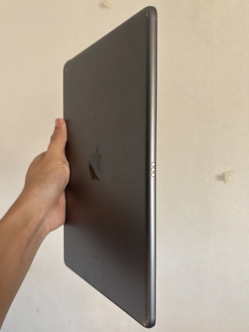 iPad 9th Gen 256gb WiFi (Category: iPad) located in Manila. Submitted by harlee070 (Listing ID 1467943610, Image 3). Description: FOR SELL: iPad 9th Gen 256gb WiFi+Cellular Price: 15,000 only ✅No issue, very functional since madalas lang magamit. ✅iPad OS 26.6.1 ✅Smooth performance ✅Working front and back cam ✅In great condition especially for school with lots of storage and cellular slot ✅Box with same IMEI Only has cosmetic issues as a sign of 