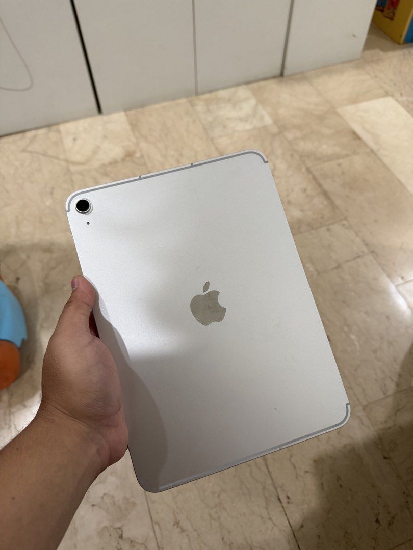 iPad A16 (Category: iPad) located in Manila. Submitted by harryelizondo (Listing ID 1468016045, Image 3). Description: For Sale only iPad A16 Silver 256gb 100% battery health 29cycle count Unit only Nego for sure buyers! Meetup: San Juan / Manda.