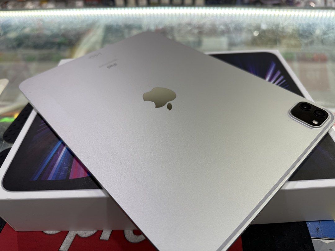 Ipad pro (Category: iPad) located in Kuala Lumpur. Submitted by roy3585 (Listing ID 1467887098, Image 2). Description: Ipad pro 11-inch (3rd generation) Full set with box All functions ✅✅.