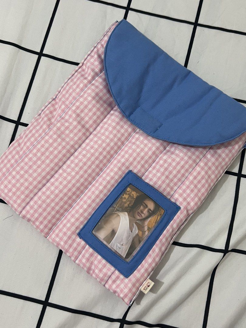 seventeen related ipad 11” sleeve by @ChubbyCherries_ (Category: Purses & Pouches) located in Subic. Submitted by lovejiniret (Listing ID 1467926290, Image 1). Description: can fit ipad & papers at the same time, super spacious sa loob. rfs: di ko siya nagagamit 😭 seventeen related also pero si hyunjin nakalagay hehe (pc not included) 🗒️🗒️🗒️ ꩜ sf shouldered by the buyer ꩜ strictly no cancellation, refund & exchange. ꩜ payment first, no cod. ꩜