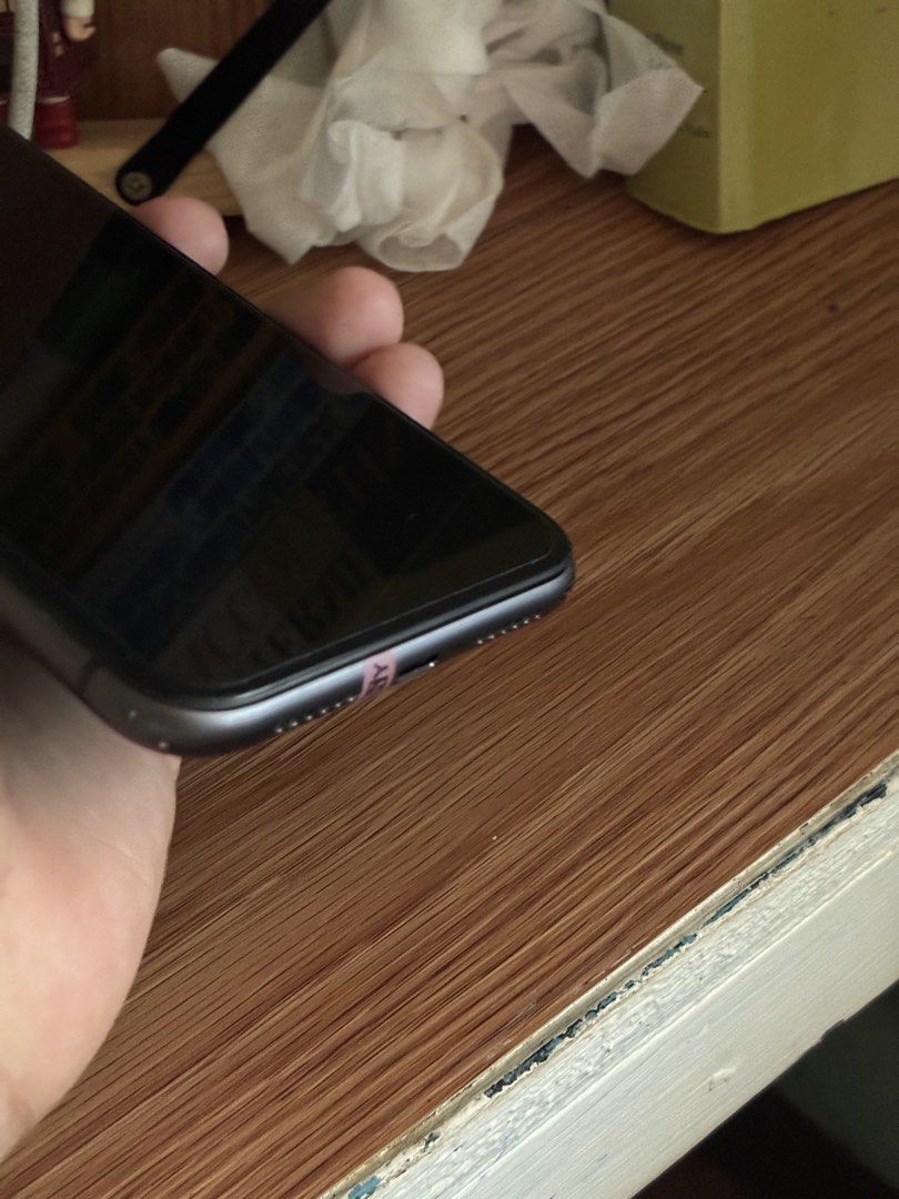 IPHONE 11 - Wifi Used 100 bh (Category: iPhone 11 Series) located in Bulacan. Submitted by lazylazy67 (Listing ID 1467915273, Image 3). Description: Wifi used Medyo angat slight lcd baka dahil sa glue Replaced lcd no face id Good for backup Andyan na lahat ng details.