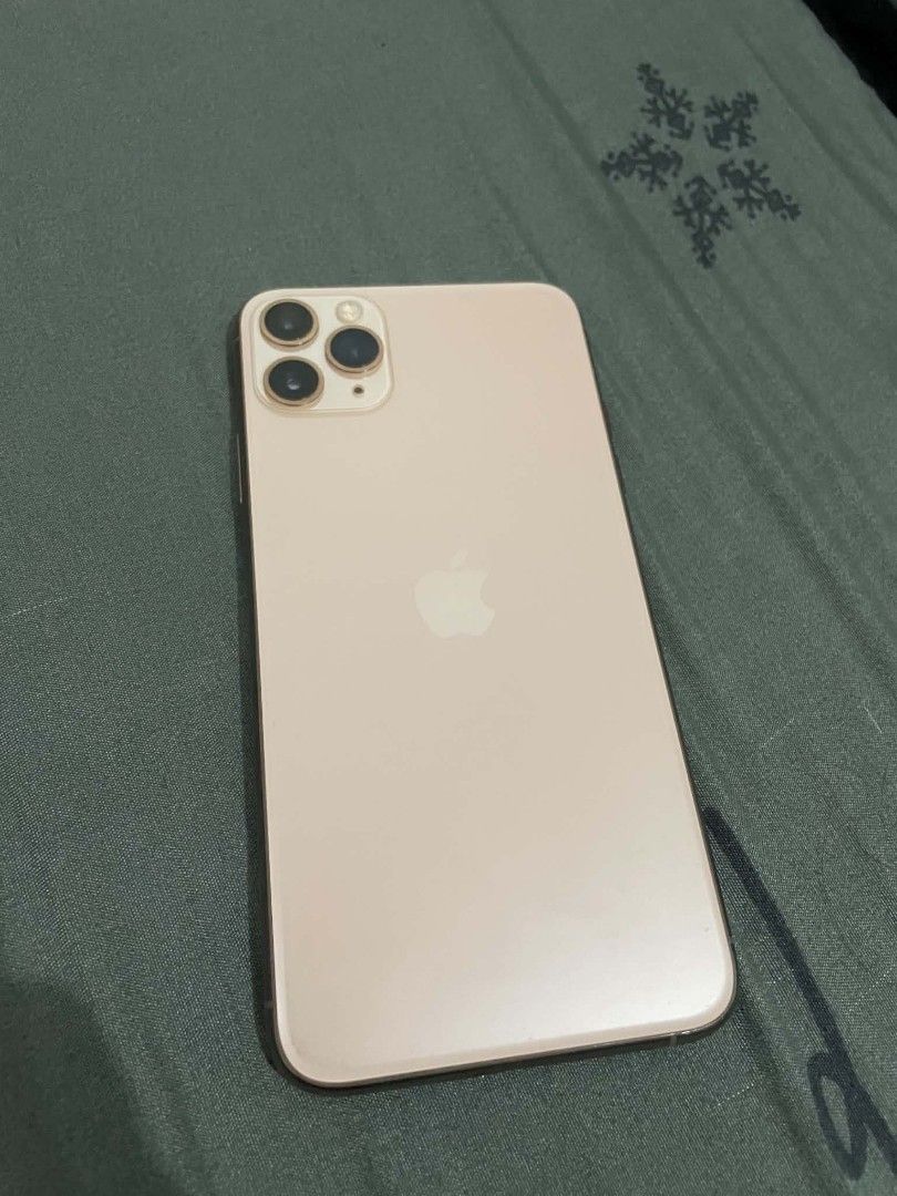 Iphone 11promax 64gb (Category: iPhone 11 Series) located in Valenzuela. Submitted by zealmoon.372af7 (Listing ID 1467842544, Image 1). Description: Selling Iphone 11promax 64gb No sim restrictions 77% battery health Issue: Overheat namamatay if mainit yung phone suggest to change the battery pls manage your expecatation selling as is. 7k.