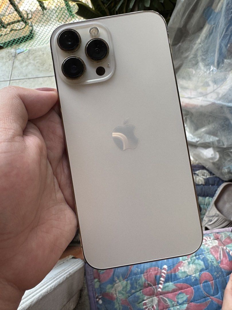 Selling Iphone 13pro max 256GB (Category: iPhone 13 Series) located in Bulacan. Submitted by rjay_ (Listing ID 1467868378, Image 2). Description: ✅IPHONE 13 PRO MAX ✅256GB ✅73%BH ✅GOOD AS NEW ✅NO DENTS/SCRATCH ✅CHECK TO SAWA UPON MEET UP ✅PALIT LCD ✅Inc. lightning cord ✅23k slightly nego Meet up around cubao, marikina and antipolo.