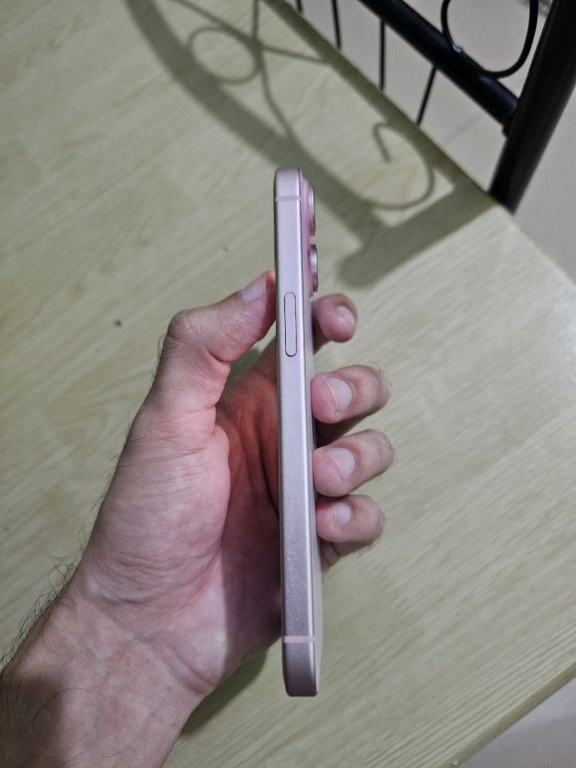 IPhone 15 Plus Rush Sale‼️ (Category: iPhone 15 Series) located in Cavite. Submitted by rainramos006 (Listing ID 1465509458, Image 3). Description: Sale or Swap IPhone 15 (Pink) •128 Gb •Openline •NTC Approved 🇵🇭 •True tone & Face ID Working ✅️ •No Repair History ❌️ Unit itself & Case only 📍Trece Cavite.