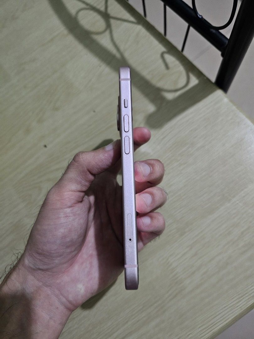 IPhone 15 Plus Rush Sale‼️ (Category: iPhone 15 Series) located in Cavite. Submitted by rainramos006 (Listing ID 1465509458, Image 2). Description: Sale or Swap IPhone 15 (Pink) •128 Gb •Openline •NTC Approved 🇵🇭 •True tone & Face ID Working ✅️ •No Repair History ❌️ Unit itself & Case only 📍Trece Cavite.