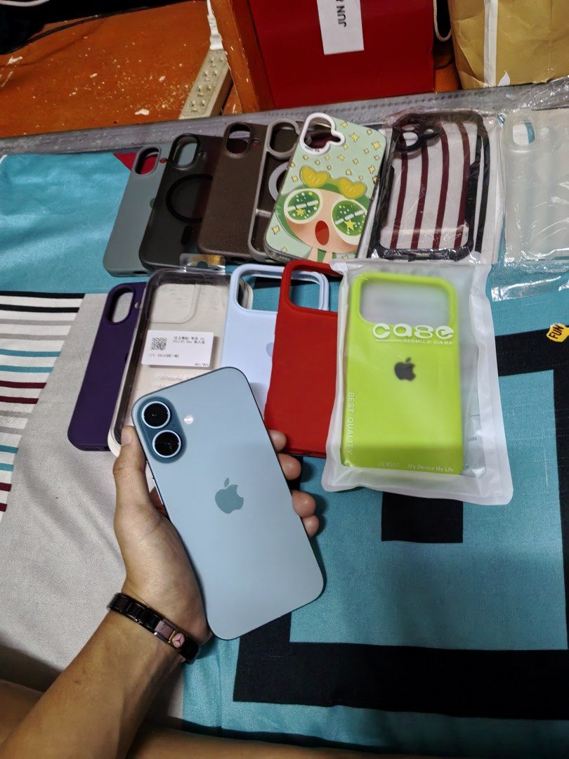 Iphone 16 FOR SWAP (Category: iPhone 16 Series) located in Quezon City. Submitted by iamgrei (Listing ID 1467933954, Image 1). Description: Unit, Case, Cord Personal use, but box is missing 93 BH, Warranty until Dec 5, 2027 Swap sa Iphone lang preferably 14-15 pro or with add cash.