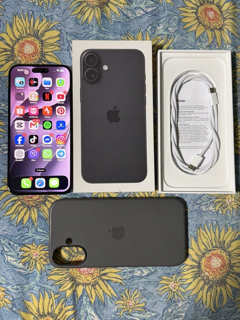 Iphone 16 Plus 256gb Black (Category: iPhone 16 Series) located in Pasig City. Submitted by prelovedbychl (Listing ID 1468025366, Image 1). Description: Iphone 16 Plus 256GB Black 45,000 negotiable • with box & original charging cord • free original apple magsafe silicone case • bought oct 2025 • 95% battery health RFS: Upgrade 📍Poblacion, Makati .