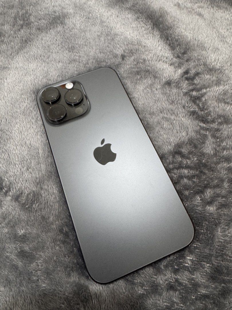 IPHONE 16 PRO MAX BLACK (Category: iPhone 16 Series) located in Manila. Submitted by lozadajasminesam (Listing ID 1467999394, Image 2). Description: FOR SALE IPHONE 16 PRO MAX 512gb BLACK TITANIUM GLOBE LOCKED BATT HEALTH 92% CYCLE COUNT 467 Inclusion: ORIGINAL BOX AND CASE.