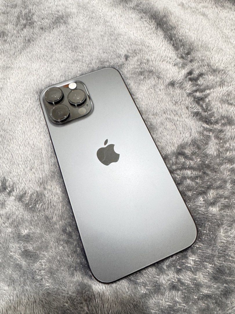 IPHONE 16 PRO MAX BLACK (Category: iPhone 16 Series) located in Manila. Submitted by lozadajasminesam (Listing ID 1467999394, Image 1). Description: FOR SALE IPHONE 16 PRO MAX 512gb BLACK TITANIUM GLOBE LOCKED BATT HEALTH 92% CYCLE COUNT 467 Inclusion: ORIGINAL BOX AND CASE.