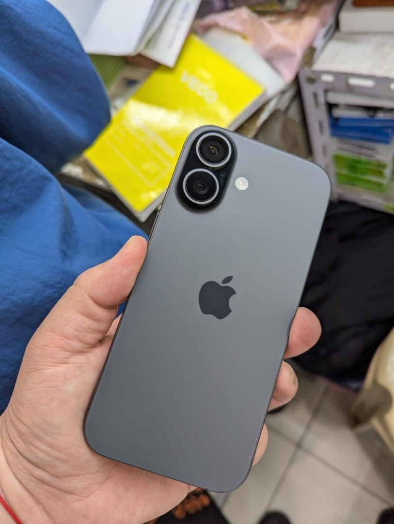 iPhone 17 (Category: iPhone 17 Series) located in Manila. Submitted by jasteynme (Listing ID 1467853164, Image 1). Description: - Brand/Model: iPhone 17 - Color: Black - Storage Capacity: 256GB - Condition: 9/10 (Well-maintained with slight signs of use) .