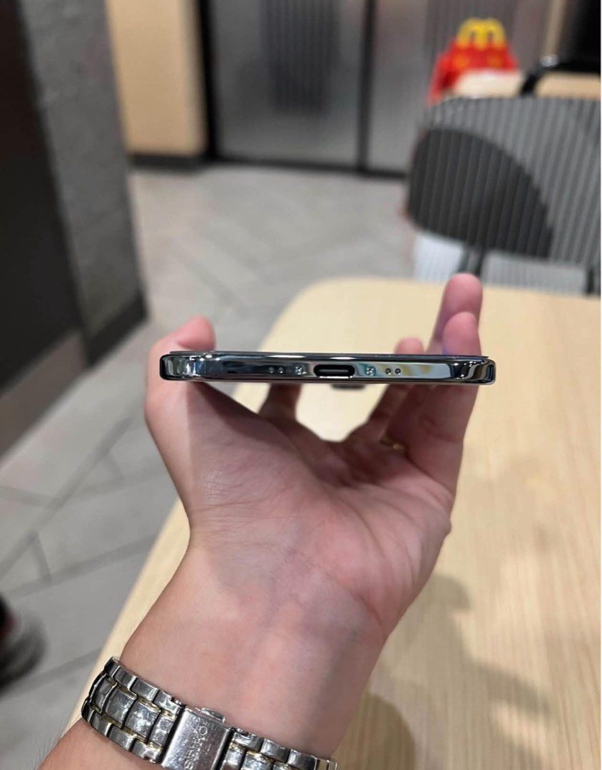 Iphone 17 air 256gb openline (Category: iPhone 17 Series) located in Baguio. Submitted by dzgadeets9000_947 (Listing ID 1467933611, Image 3). Description: For sale or swap iPhone 17 Air 256GB FU. 100% battery health 119 cc 100% smooth underwarranty until March 11 2027 good as new. Specs * 2G / 3G / 4G / 5G networks * Released September 19, 2025 * Dimensions: 156.2 × 74.7 × 5.6 mm * Weight: 165g * Glass front (Ceramic Shield 2), titanium frame (gr