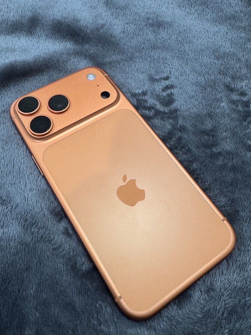 IPHONE 17 PRO MAX COSMIC ORANGE (Category: iPhone 17 Series) located in Manila. Submitted by lozadajasminesam (Listing ID 1468000318, Image 1). Description: IPHONE 17 PRO MAX 512g. COSMIC ORANGE ANYSIM BATT HEALTH 100% CYCLE COUNT 106 NO ISSUE NO DENTS INCLUSION: original box and case .