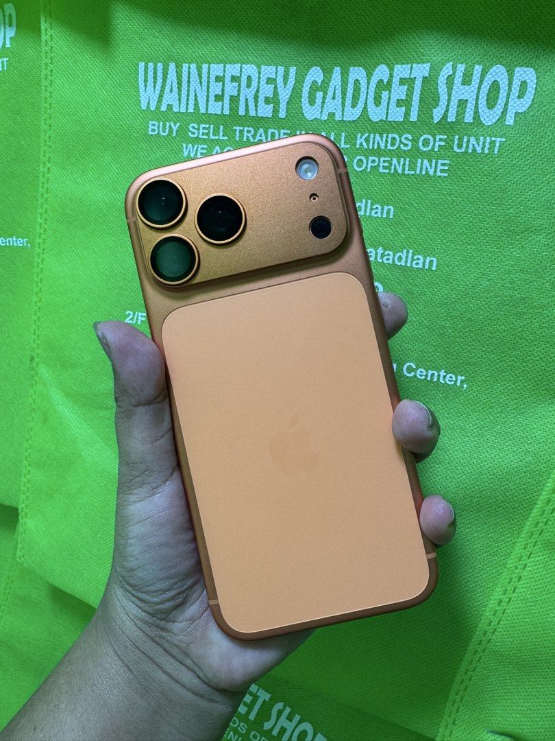 iPhone 17 Promax 256 (F.U) (Category: iPhone 17 Series) located in San Juan City. Submitted by wainefreygadgetshop (Listing ID 1467969363, Image 1). Description: iPhone 17 Promax 256gb (F.U) MAY FACE I.D MAY TRUETONE ALL GOODS AT WORKING NO REPAIR HISTORY NO HIDDEN ISSUE BATTERY HEALTH 100% 160 cycle count Warranty untill January 2027 (Honest issue ilalagay sa kung meron man para aware ka!) *MAY DENTS BANDANG GILID YUNG PANG ZOOM KUNG MABUSISI KA