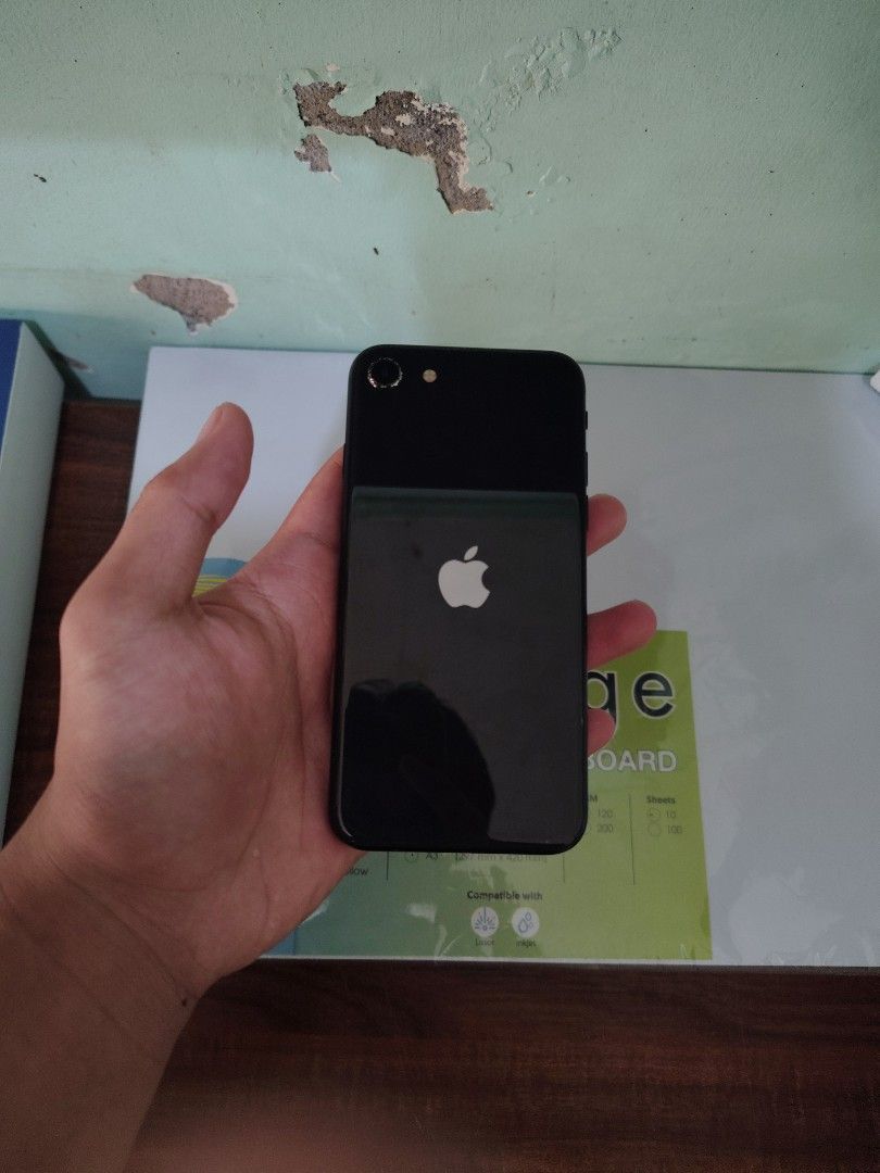 Iphone se 2nd generation (Category: iPhone SE Series) located in Manila. Submitted by thrift2dripp (Listing ID 1467846424, Image 3). Description: IPHONE SE 2ND GEN 📍dents on physical appearance 📍128gb 📍79%bh (replaced battery) 📍ios 27 updated na 📍wifi used (di pa nattry ireset) 📍can put own apple ID 📍truetone working 📍japan variant 📍with screen protector, case and BAVIN charger 📍negotiable price.