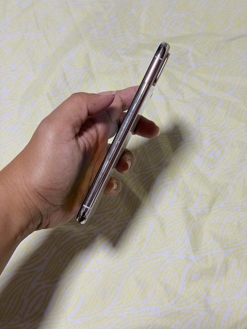 Iphone X 64 GB (Category: iPhone X Series) located in Mandaluyong City. Submitted by curated_bellas (Listing ID 1468036496, Image 3). Description: - lady owned - as is no box and charger - 68% battery health.