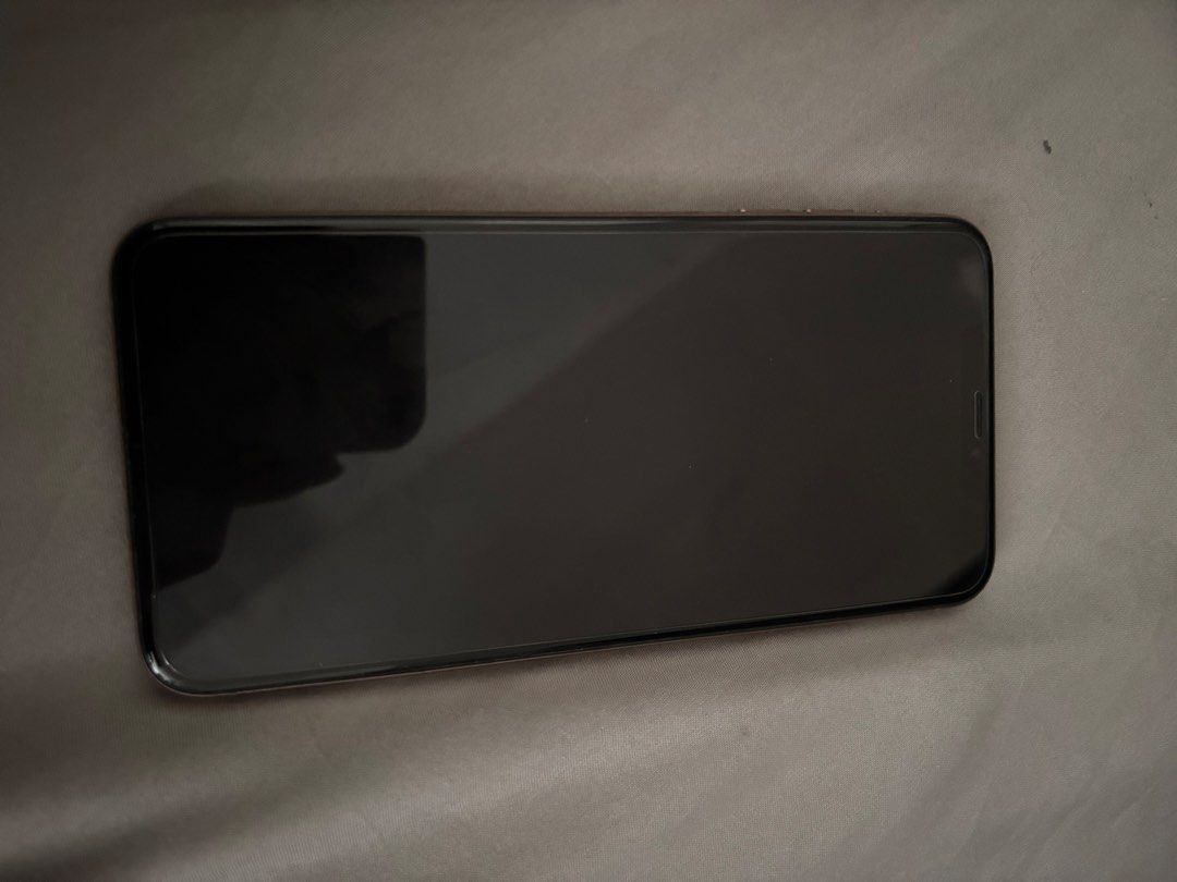 iPhone Xsmax 256gb (Category: iPhone X Series) located in Manila. Submitted by luckytree.d9f80d (Listing ID 1467903782, Image 3). Description: - Model: iPhone XS Max - Storage: 256GB (Malaki ang space para sa photos, apps, at videos) - Color: Elegant Gold - Condition: Good physical condition, tested and working well - Meetup locations:Makati area - Perfect for daily use, gaming, and social media.