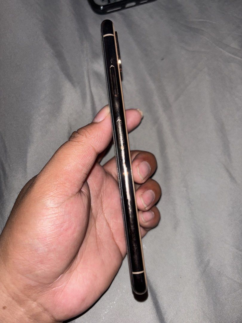 iPhone Xsmax 256gb (Category: iPhone X Series) located in Manila. Submitted by luckytree.d9f80d (Listing ID 1467903782, Image 2). Description: - Model: iPhone XS Max - Storage: 256GB (Malaki ang space para sa photos, apps, at videos) - Color: Elegant Gold - Condition: Good physical condition, tested and working well - Meetup locations:Makati area - Perfect for daily use, gaming, and social media.