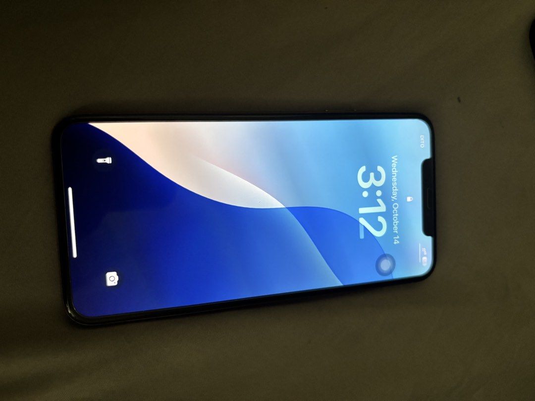iPhone Xsmax 256gb (Category: iPhone X Series) located in Manila. Submitted by luckytree.d9f80d (Listing ID 1467903782, Image 1). Description: - Model: iPhone XS Max - Storage: 256GB (Malaki ang space para sa photos, apps, at videos) - Color: Elegant Gold - Condition: Good physical condition, tested and working well - Meetup locations:Makati area - Perfect for daily use, gaming, and social media.