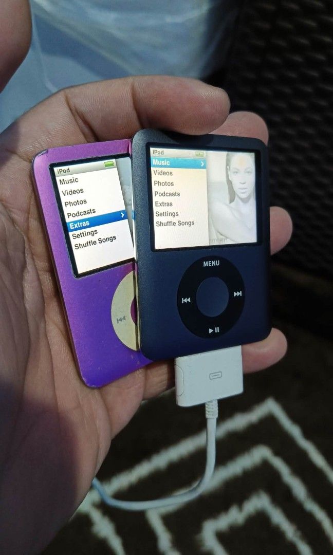 Ipod classic nano 3rd Gen. 8gb.. (Category: Other Gadgets) located in Cavite. Submitted by zildian (Listing ID 1468006763, Image 1). Description: Yung pink good..... lagyan nyo nalang music long life.... ung itimy music na pero plug & play sya dead na battery... both makinis.. pm nlng sa interested Salamt...