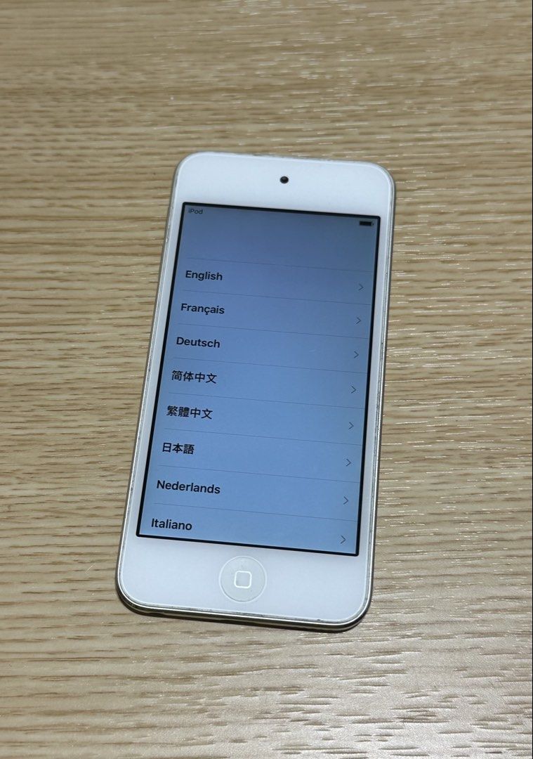 iPod touch (Category: Portable Music Players) located in Singapore. Submitted by yeahlahh (Listing ID 1468030218, Image 1). Description: Able to power on and function properly, no password lock.