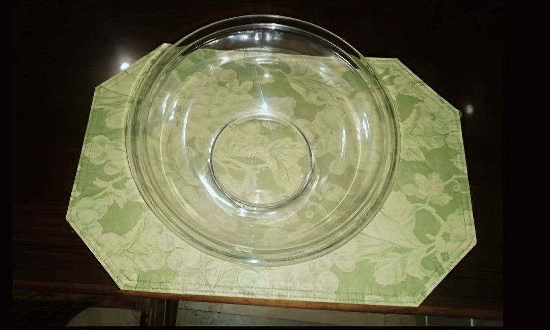 IWAKI PYREX JAPAN Mixing bowl (Category: Other Kitchenware & Tableware) located in Bulacan. Submitted by mitchikoscollection (Listing ID 1467947538, Image 2). Description: Authentic/Original IWAKI PYREX JAPAN Mixing bowl .. Stored never use .. In good condition with unnoticeable normal sign of usage 5 x 10 Inches .. NO FLAWS OR CHIPS !... IWAKI PYREX JAPAN Mixing bowl 🥣.