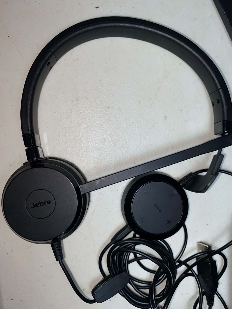 Jabra Evolve 20 SE Wired Single-Ear Headset with Microphone for Work (Category: Headphones & Headsets) located in Manila. Submitted by digify.co (Listing ID 1467912819, Image 1). Description: Good as New | Fully working, no issues.