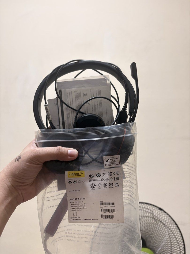 Jabra Evolve 20 USB Cord (Category: Headphones & Headsets) located in Malabon City. Submitted by kathleenkayeonofre (Listing ID 1468016544, Image 2). Description: - Brand: Jabra Key features Microphone: Noise-cancelling microphone for clearer calls. Connection: Plug-and-play USB connection to a compatible computer. Call controls: Inline buttons for volume, microphone mute, and answering or ending calls. Comfort: Adjustable headband and on-ear cus