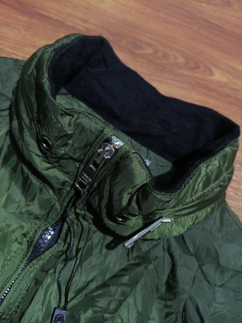 Jacket (Category: Activewear) located in Valencia. Submitted by castilloukay_372f09 (Listing ID 1467968553, Image 3). Description: .