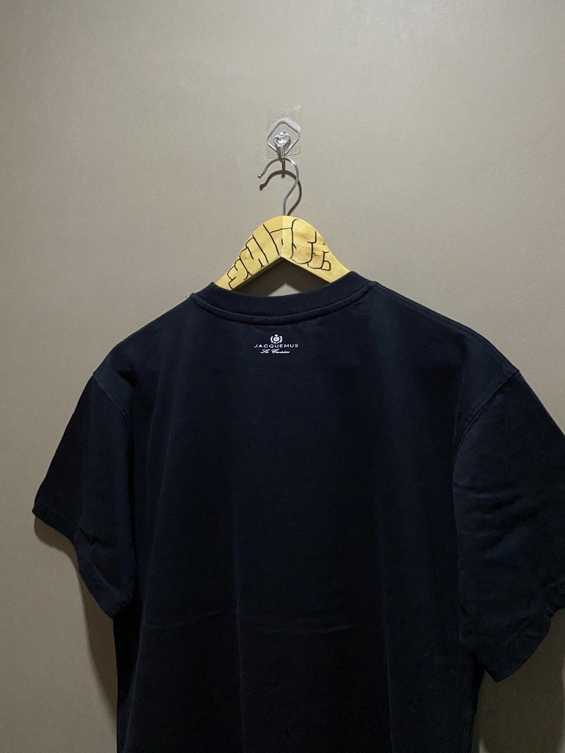 Jacquemus (Category: Tshirts & Polo Shirts ) located in Iloilo. Submitted by yulostreet.thrift (Listing ID 1467991983, Image 3). Description: Jacquemus tee Complete tags 22Wx26L Best fit M-L Features a front graphic and a spellout on the back. 9.7/10 CR Excellent condition.