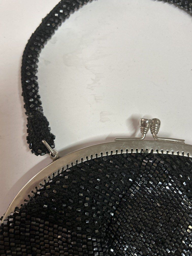 Japan beaded kisslock handbag (Category: Purses & Pouches) located in Malolos. Submitted by risen___ (Listing ID 1467860401, Image 3). Description: .