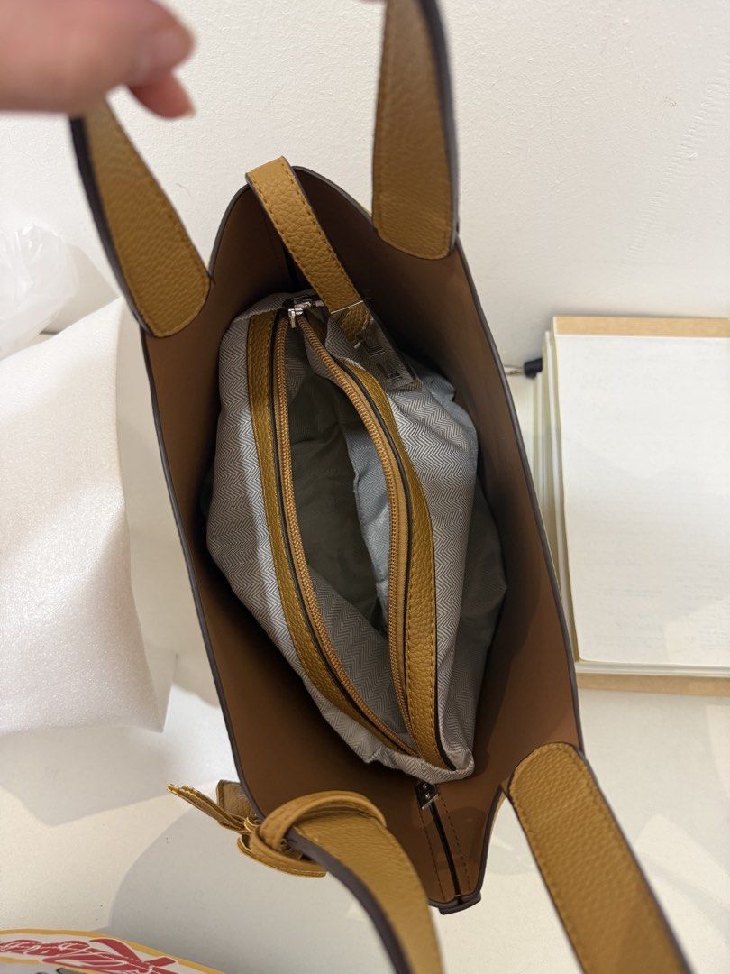 Japan Brand. Picotin Inspired (Category: Tote Bags) located in Angeles City. Submitted by bagpriceinfiniteluck (Listing ID 1467970532, Image 3). Description: Brandnew / unused ON HAND PH🇵🇭 Japan Brand Leather. Picotin H inspired. Pouch is removable as well as the rodeo charm. Super cute and nice in actual. Ready for shipping✨💫.
