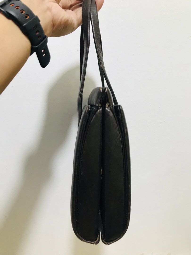 JAPAN HANDBAG (Category: Luxury Bags & Wallets) located in Gamu. Submitted by 2022bagsbunny (Listing ID 1468008712, Image 3). Description: .