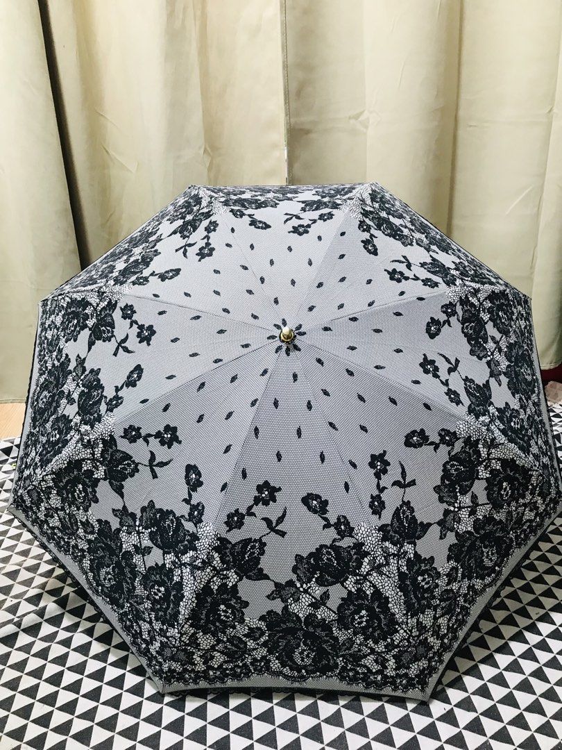 JAPAN LIKE NEW UMBRELLA (Category: Umbrellas) located in Gamu. Submitted by 2022bagsbunny (Listing ID 1468008240, Image 3). Description: .
