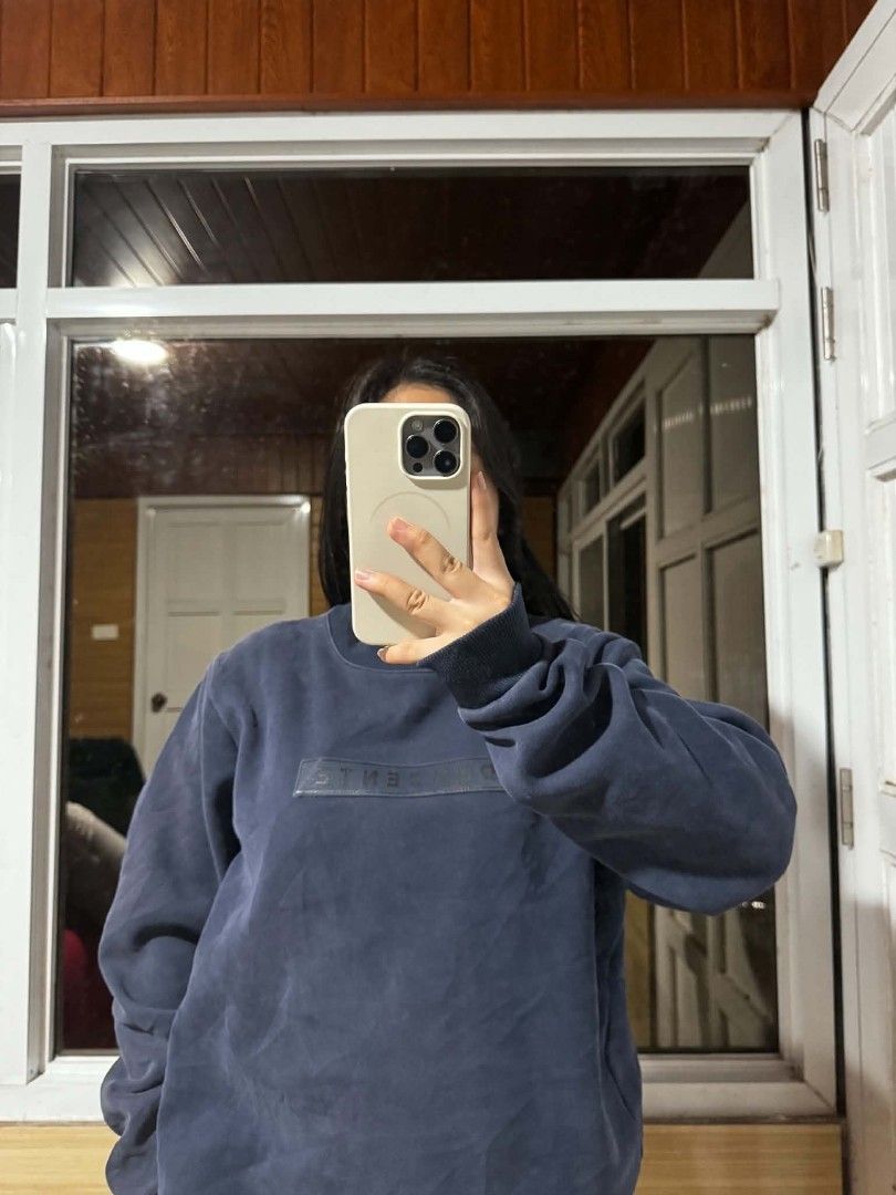 Japanese branded sweater (Category: Coats, Jackets and Outerwear) located in La Trinidad. Submitted by wearverse_studio (Listing ID 1467990249, Image 1). Description: japanese branded sweater descente brand size med to large, good for cold and winter seasons.