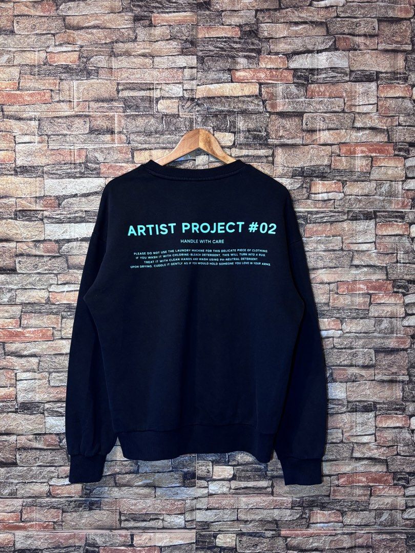 JEAN-MICHEL BASQUIAT LONGSLEEVE (Category: Tshirts & Polo Shirts ) located in Davao. Submitted by angelothriftfinds (Listing ID 1467863641, Image 2). Description: JEAN- MICHEL BASQUIAT excellent condition dimension: 23.5” W | 26.5” L fit: L size issue: none mine: ₱250.