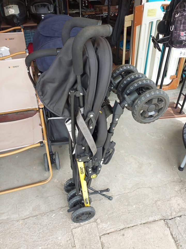 Jeep Lightweight Umbrella Stroller Black Yellow (Category: Strollers) located in Manila. Submitted by batusaipus03057 (Listing ID 1467895657, Image 1). Description: NEW ARRIVALS JEEP BRAND STROLLER Good for 6 months to toddler Semi-reclinable . Light Weight Umbrella type. No issue. No discoloration 📍 Dasmariñas Cavite Salitran.