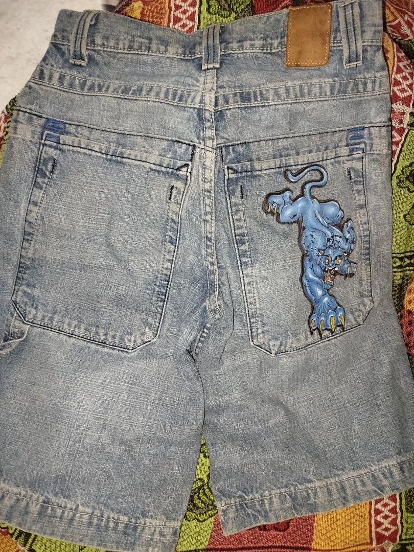 jnco panther (Category: Clothes Drying Rack) located in Bien Unido. Submitted by luckystone.ad6871 (Listing ID 1468052471, Image 1). Description: 26dimes.
