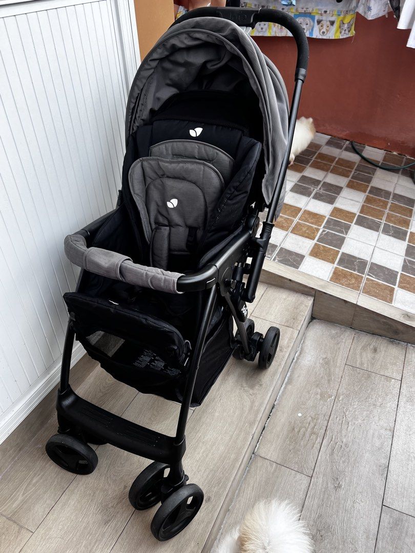 Joie Grey Baby Stroller Pram (Category: Strollers) located in Santa Rosa. Submitted by sheloysomeness (Listing ID 1467915606, Image 1). Description: Joie Mirus Stroller - Pram with Reversible Handle, Suitable for 4 years and below Condition: 9/10 Like new talaga Bihira kami lumabas and may pinag lumaan pa stroller ang kuya niya Honest issue: wala kasi di talaga nagagamit 😁 Srp ₱11,999 My price ₱7,000.