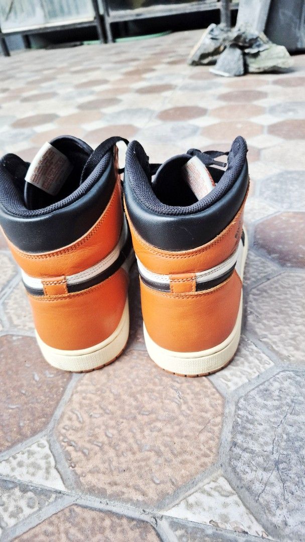 Jordan 1 Retro High Shattered Backboard (Category: Sneakers) located in Imus. Submitted by erwin0000443 (Listing ID 1467927607, Image 2). Description: Nike Air Jordan 1 High Shattered Backboard - Condition: 9/10 size 12 3,100 pesos LJR Batch used 3x only rfs: di na nagagamit , dami na pairs 😅 .