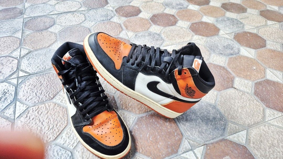 Jordan 1 Retro High Shattered Backboard (Category: Sneakers) located in Imus. Submitted by erwin0000443 (Listing ID 1467927607, Image 1). Description: Nike Air Jordan 1 High Shattered Backboard - Condition: 9/10 size 12 3,100 pesos LJR Batch used 3x only rfs: di na nagagamit , dami na pairs 😅 .