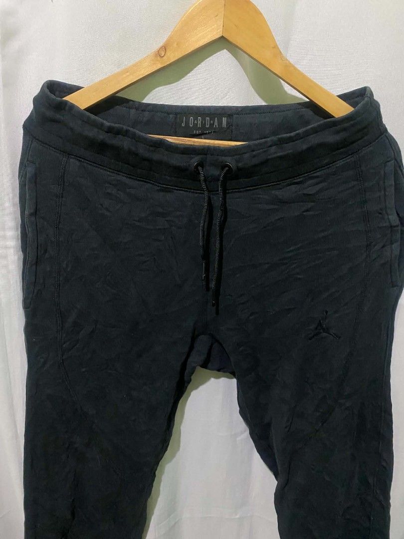 Jordan Black Joggers Sweatpants Size L (Category: Other Bottoms) located in Quezon City. Submitted by elihur.tuazon (Listing ID 1467841302, Image 1). Description: - Brand: Jordan - Color: Black - Size: Large - Material: Comfortable fleece - Fit: Standard fit for everyday wear - Waistband: Elastic with adjustable drawstrings - Details: Small embroidered Jumpman logo on the left leg - Cuffs: Ribbed at the ankles - Condition: Great for gym sessions 