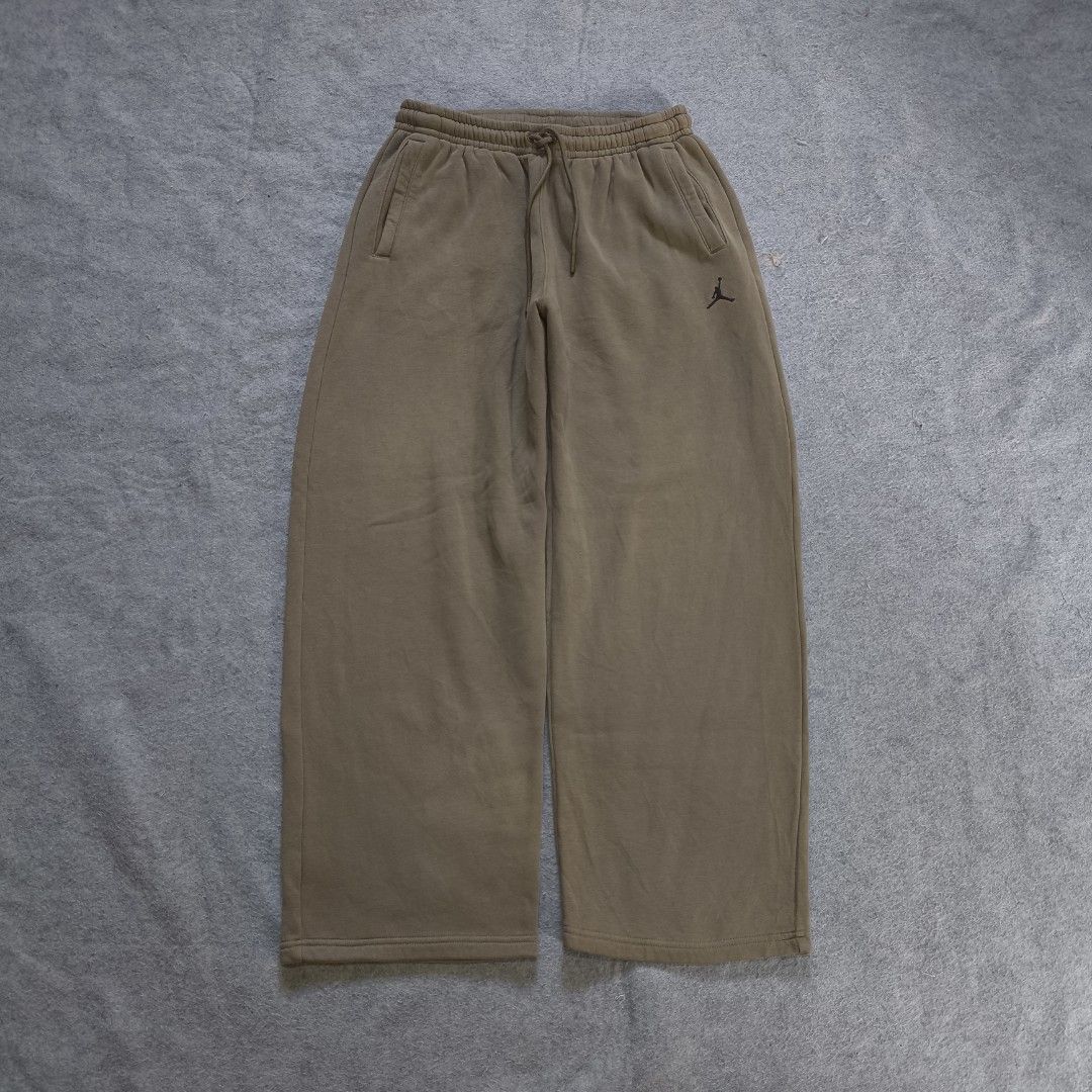 Jordan Brooklyn Fleece Sweatpants (Category: Joggers) located in Manila. Submitted by shykes_26 (Listing ID 1468037910, Image 1). Description: Dimensions: Waist - 30-46 (L on tag) Length - 39.5 Thigh - 15 Leg open - 11 Issues: None.