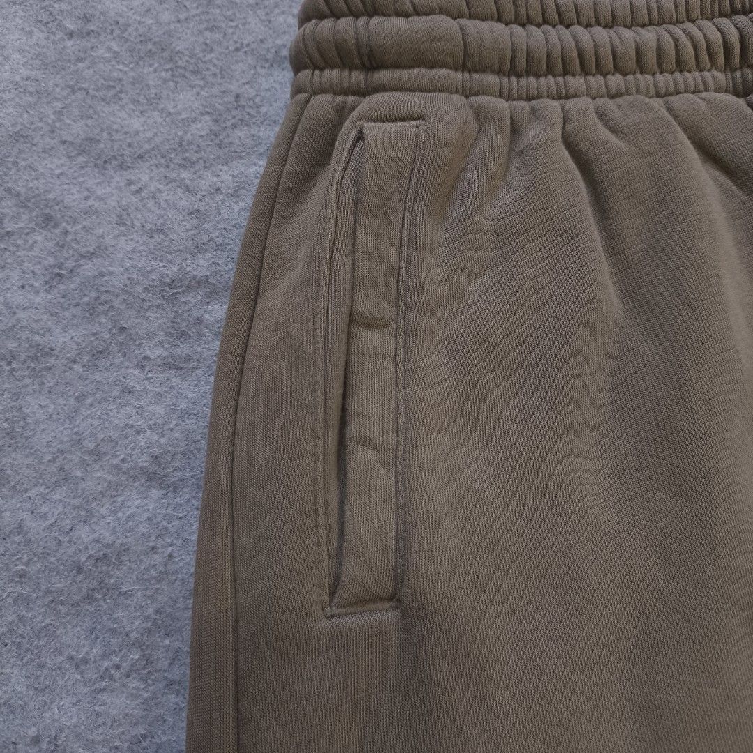 Jordan Brooklyn Fleece Sweatpants (Category: Joggers) located in Manila. Submitted by shykes_26 (Listing ID 1468037910, Image 3). Description: Dimensions: Waist - 30-46 (L on tag) Length - 39.5 Thigh - 15 Leg open - 11 Issues: None.
