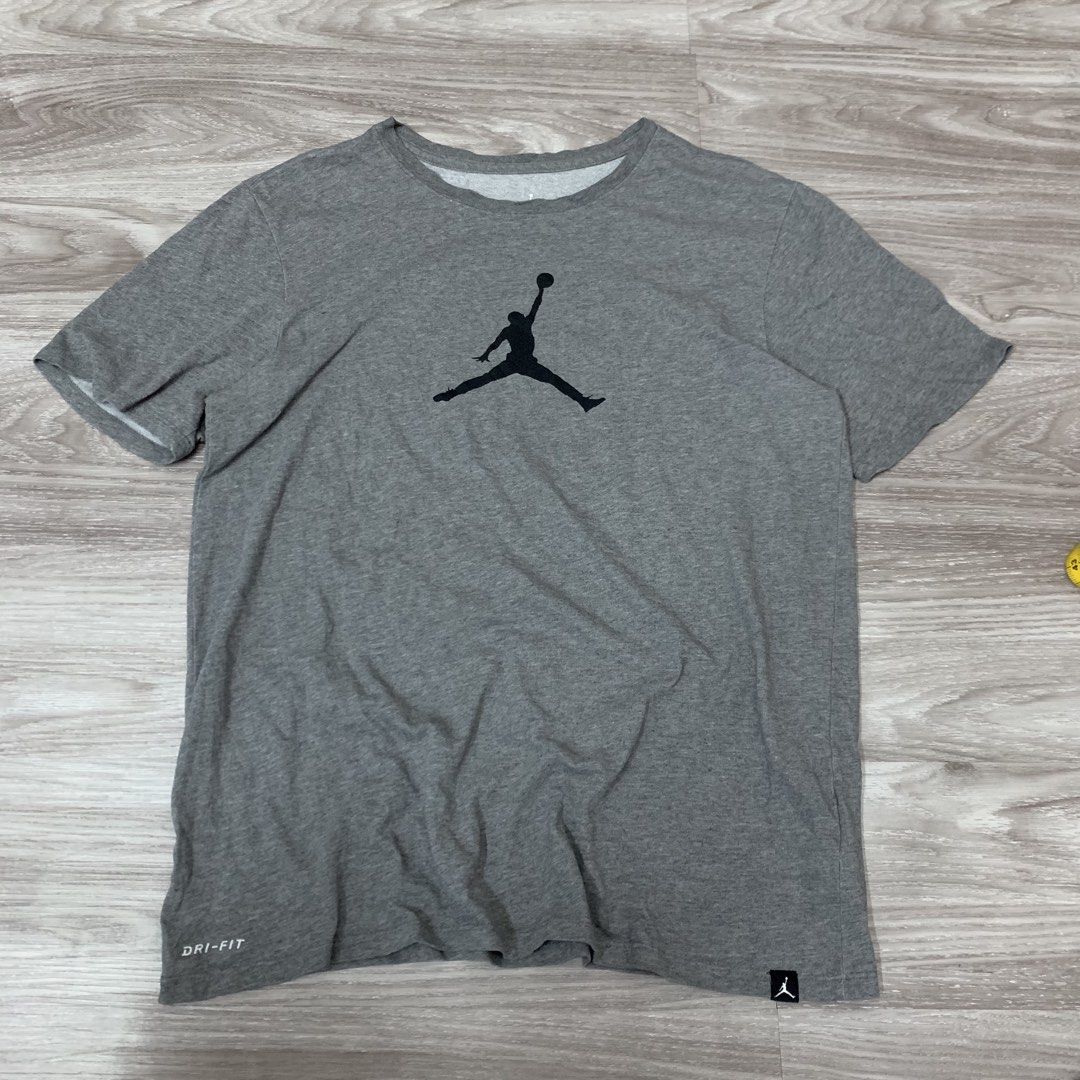 Jordan mid logo drifit (Category: Activewear) located in Cavite. Submitted by yobubsss (Listing ID 1468045181, Image 1). Description: Size medium 20w 27L Good condition Issue minor loose sa neckline.