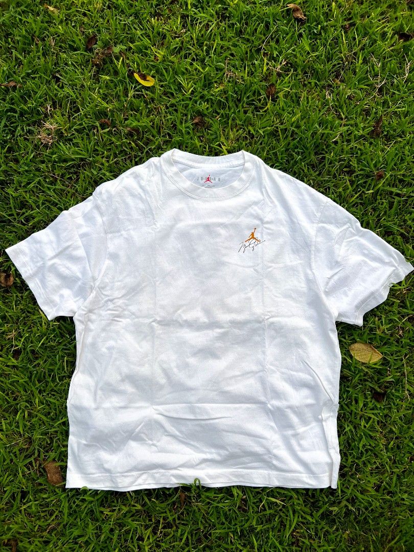 Jordan Shirt (Category: Activewear) located in General Mariano Alvarez. Submitted by trifcloset (Listing ID 1467984570, Image 1). Description: Jordan Shirt Size 2xl on tag Best fit to XL Excellent Condition 850+sf.