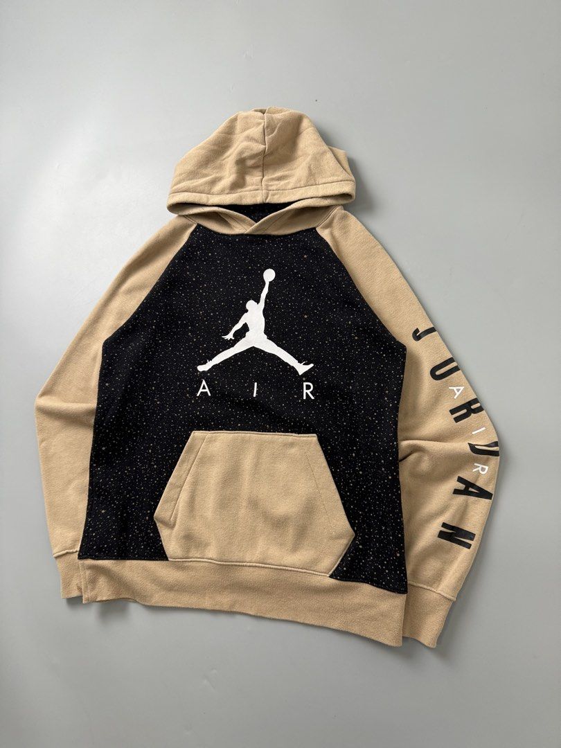 Jordan youth (Category: Hoodies) located in Pila. Submitted by villanueva80826 (Listing ID 1467978428, Image 2). Description: Jordan youth Size:small •Width:20 •Length:25 •Condition:9/10 •Color rate:9/10 Mine:480 +Shipping fee Issue:none Still in good condition Still wearable .