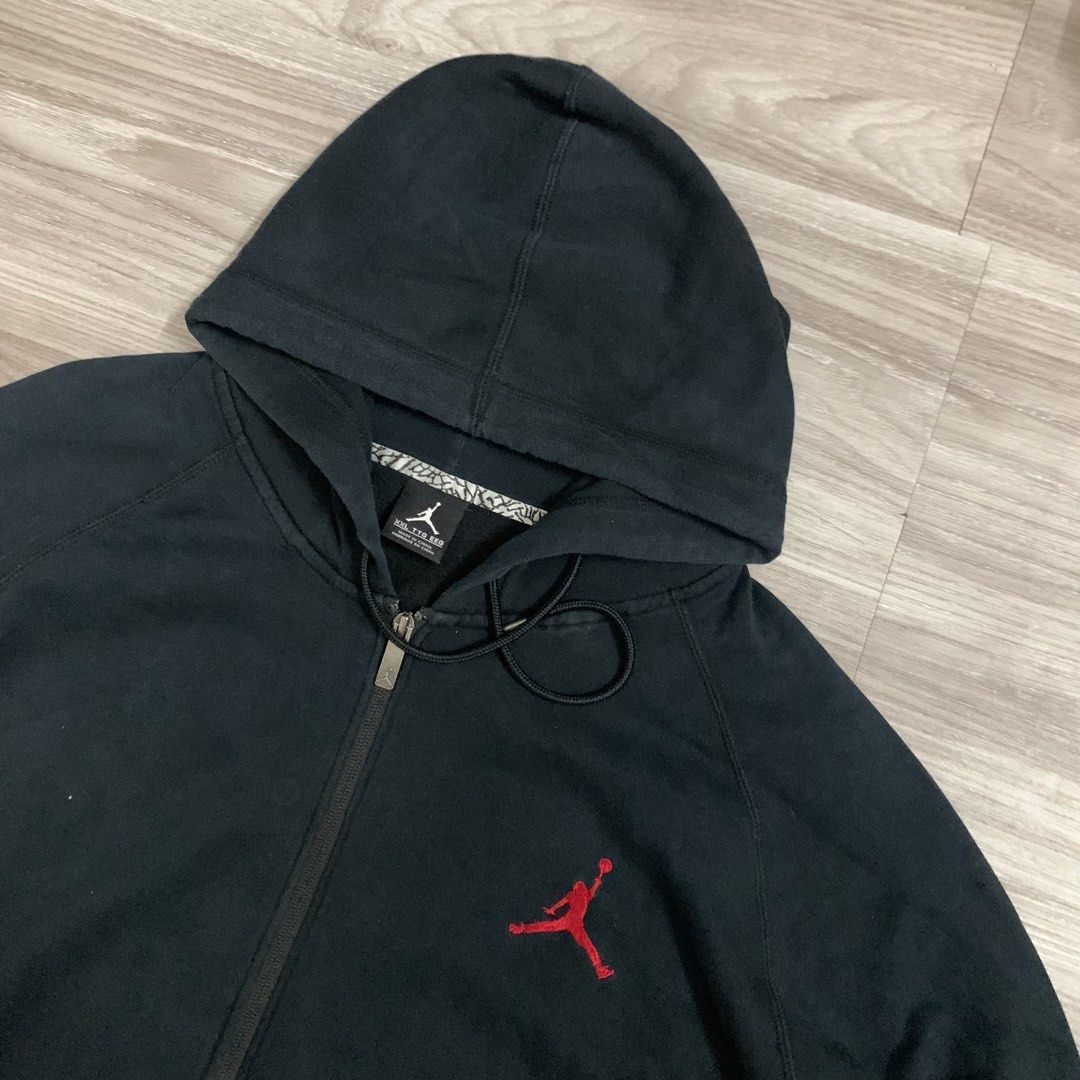 Jordan zip up (Category: Hoodies) located in Cavite. Submitted by yobubsss (Listing ID 1468051546, Image 2). Description: Size XxL 27w 31L Good condition No issue.