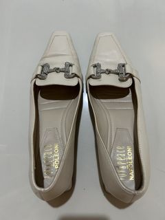 (Category: ) located in . Submitted by miss.manolos.closet (Listing ID 1467892404, Image 1). Description: .