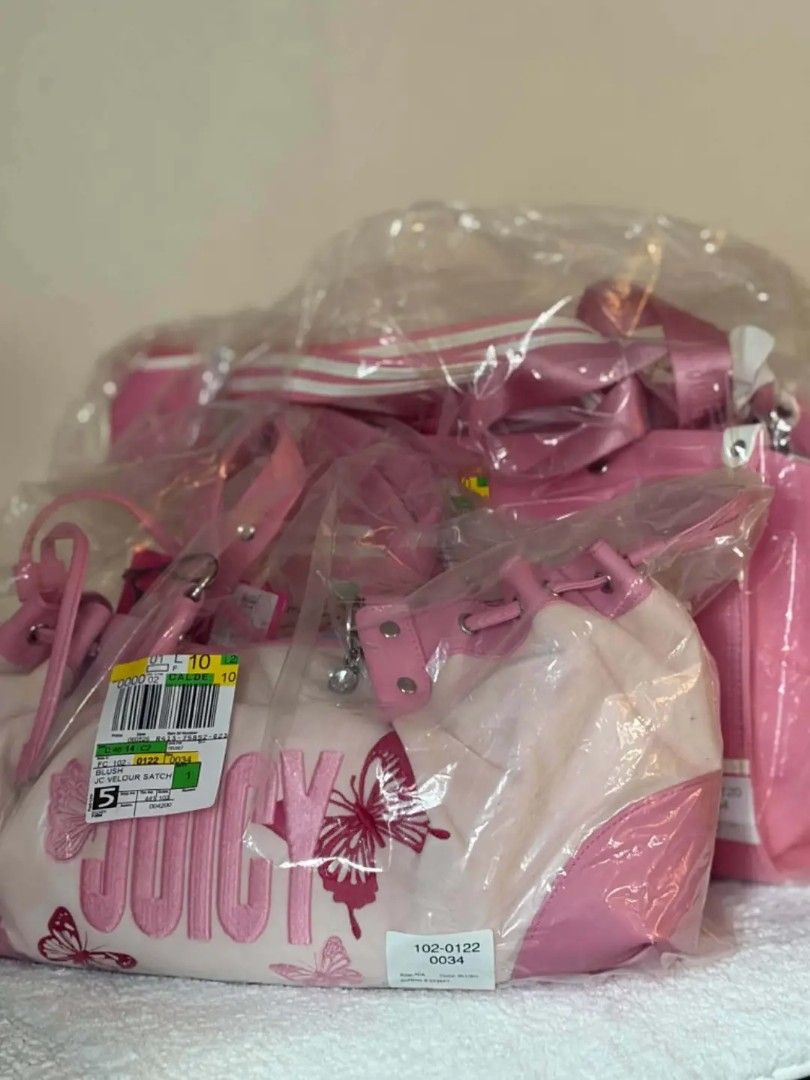 Juicy Couture Velour Satchel (Category: Shoulder Bags) located in Bulacan. Submitted by finefindstuffbykdc_ (Listing ID 1467983730, Image 2). Description: Onhand Pinas.